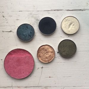 4 makeupgeek shadows, 1 unknown shadow, Mac blush